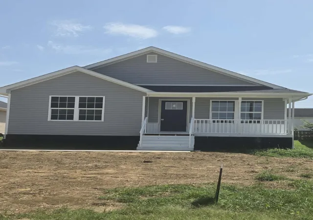 Photo 3 of Sale Pending at 40 Riverview Rd, Irvine, KY 40336 | MLS# 26007622 | Listing updated on 2026-08-28