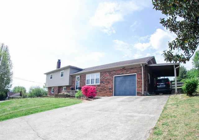 Photo 3 of Single family home for sale at 109 Rolling Hills Dr, Somerset, KY 42503 | MLS# 26007678 | Listing updated on 2026-10-08