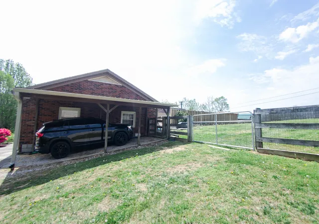 Photo 3 of Single family home for sale at 109 Rolling Hills Dr, Somerset, KY 42503 | MLS# 26007678 | Listing updated on 2026-10-08