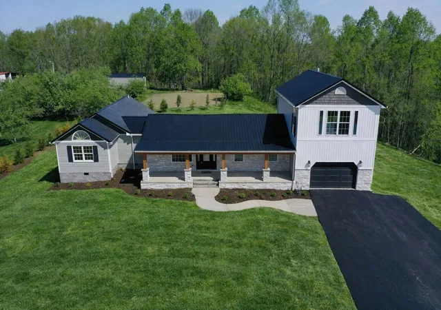 Homes for sale in London, KY | 3607 Slate Lick Church Rd, London, KY 40741 | MLS# 26007897