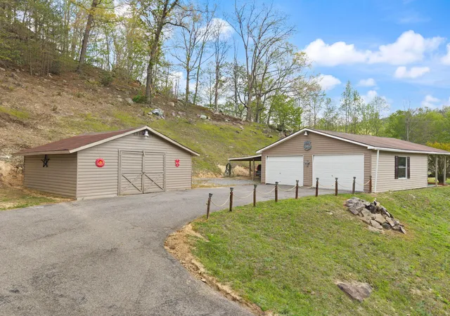 Photo 3 of Single family home for sale at 9969 State Hwy 581, Paintsville, KY 41240 | MLS# 26007709 | Listing updated on 2026-10-14