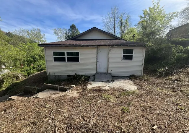 Homes for sale in Pineville, KY | 109 Ann St, Pineville, KY 40977 | MLS# 26007797