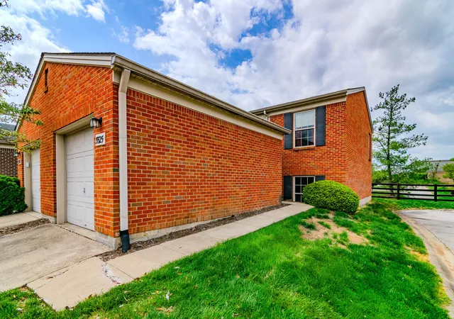 Photo 1 of Townhouse for sale at 3525 Lochdale Ter, Lexington, KY 40514 | MLS# 26007820 | Listing updated on 2026-04-25