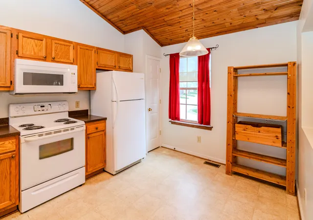 Photo 3 of Townhouse for sale at 3525 Lochdale Ter, Lexington, KY 40514 | MLS# 26007820 | Listing updated on 2026-04-25