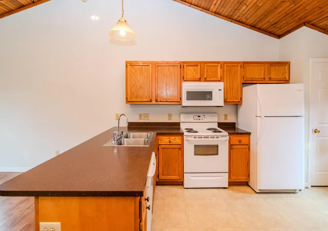 Photo 3 of Townhouse for sale at 3525 Lochdale Ter, Lexington, KY 40514 | MLS# 26007820 | Listing updated on 2026-04-25