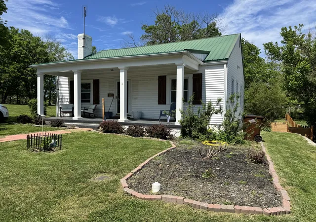 Homes for sale in Lancaster, KY | 111 Dickerson Ct, Lancaster, KY 40444 | MLS# 26008325