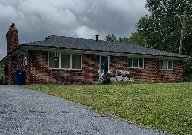 Homes for sale in Middlesboro, KY | 127 Alpine, Middlesboro, KY 40965 | MLS# 26007901