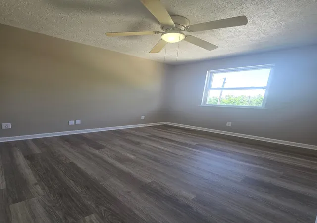 Listing Photo 2 - Condo for sale in building located at 16 Linden Ave, Winchester, KY 40391 - Unit #