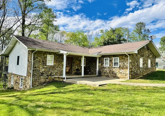 Homes for sale in Russell Springs, KY | 1265 Thornton Rd, Russell Springs, KY 42642 | MLS# 26007877