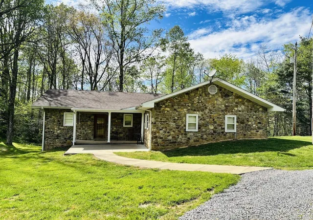 Homes for sale in Russell Springs, KY | 1265 Thornton Rd, Russell Springs, KY 42642 | MLS# 26007877