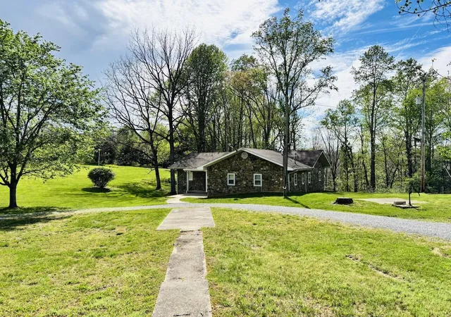 Homes for sale in Russell Springs, KY | 1265 Thornton Rd, Russell Springs, KY 42642 | MLS# 26007877
