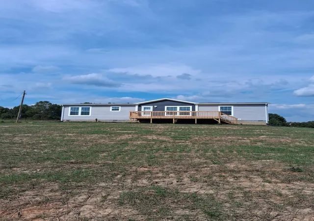 Homes for sale in Kings Mountain, KY | 41 Bluebird Ln, Kings Mountain, KY 40442 | MLS# 26007903