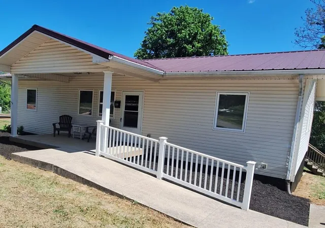 Homes for sale in Monticello, KY | 130 Cherry St, Monticello, KY 42633 | MLS# 26007898
