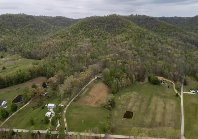 Homes for sale in Clay City, KY | 6130 Hardwicks Creek Rd, Clay City, KY 40312 | MLS# 26007985
