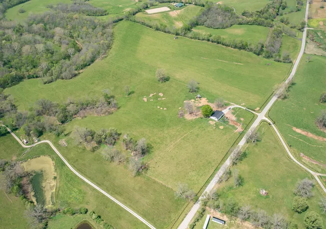 Photo 4 of House for sale at 401 Millersburg Cynthiana Rd, Paris, KY 40361 | MLS# 26008092 | Listing updated on 2026-06-04