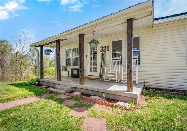 Homes for sale in London, KY | 321 Elza Rd, London, KY 40741 | MLS# 26008371