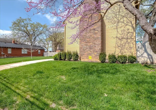Photo 3 of Single family home for sale at 317 S Mill St, Lexington, KY 40508 | MLS# 26008141 | Listing updated on 2026-04-16