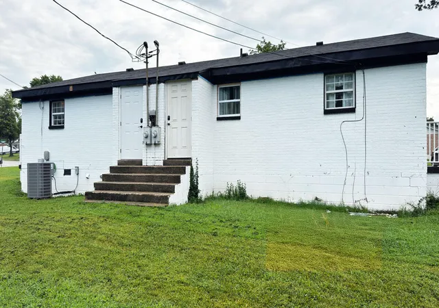 2nd image of 305 Longview Dr, Nicholasville, KY 40356