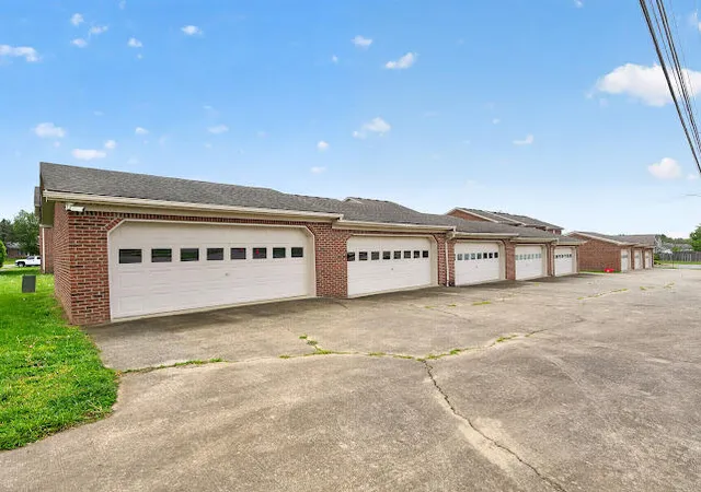 2nd image of 502 Tecumseh Trl, Versailles, KY 40383