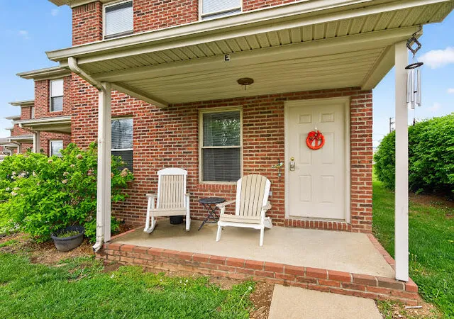 Homes for sale in Versailles, KY | 502 Tecumseh Trl #E, Versailles, KY 40383 | MLS# 26008297