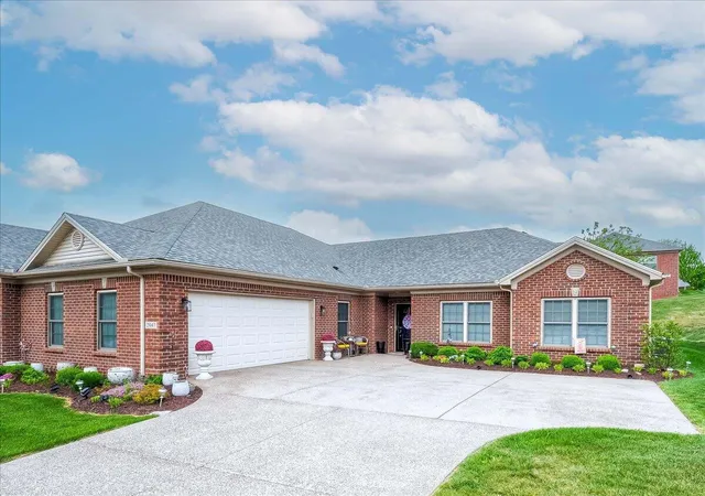 4th image of 2047 Berry Hill Dr, Frankfort, KY 40601 | MLS# 26008389