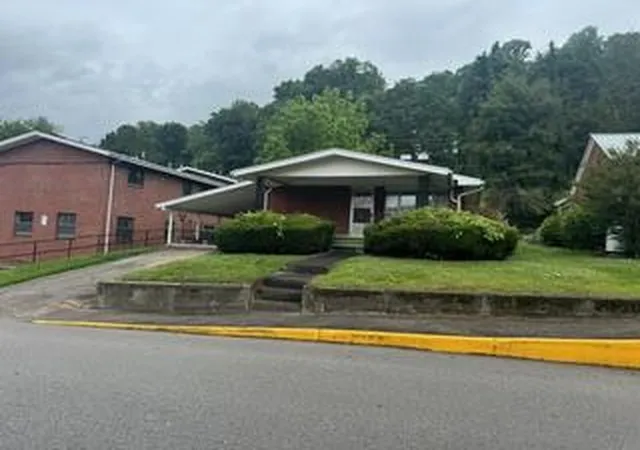 Photo 3 of Single family home for sale at 403 E Mound St, Harlan, KY 40831 | MLS# 26009223 | Listing updated on 2026-09-09