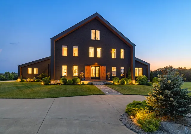 Photo 3 of Single family home for sale at 689 Sarah Blake Ln, Versailles, KY 40383 | MLS# 26008955 | Listing updated on 2026-09-23