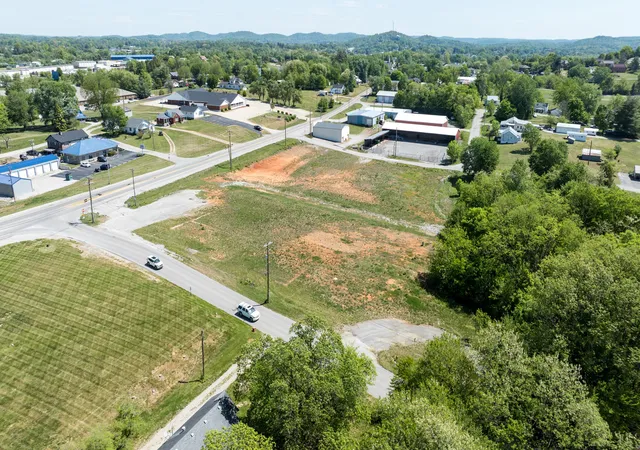 Photo 3 of Sale Pending at 1147 W Highway 80, Somerset, KY 42503 | MLS# 26008749 | Listing updated on 2026-09-01