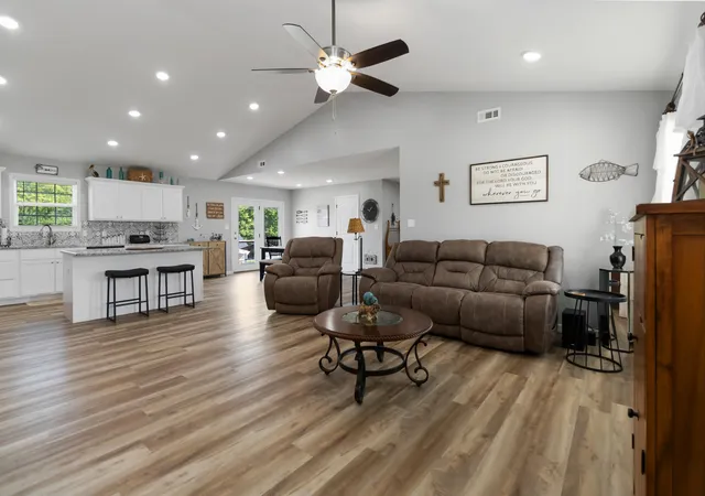 Photo 2 of Single family home for sale at 350 Misty Dr, Somerset, KY 42503 | MLS# 26008655 | Listing updated on 2026-08-17