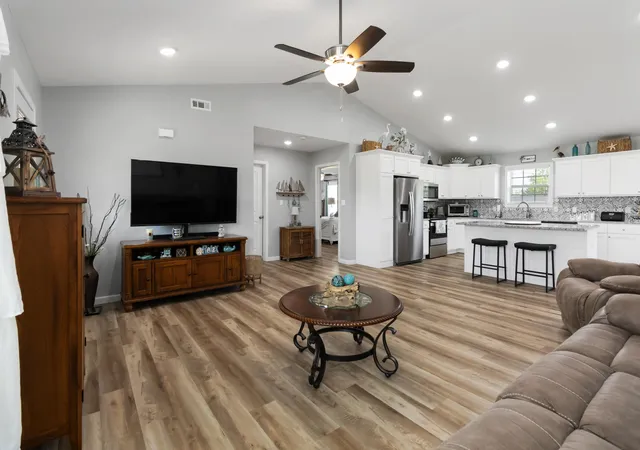 Photo 3 of Single family home for sale at 350 Misty Dr, Somerset, KY 42503 | MLS# 26008655 | Listing updated on 2026-08-17