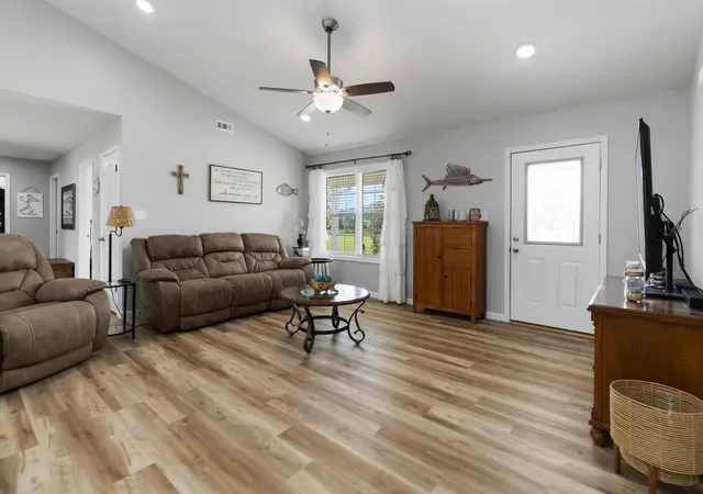 Photo 3 of Single family home for sale at 350 Misty Dr, Somerset, KY 42503 | MLS# 26008655 | Listing updated on 2026-08-17