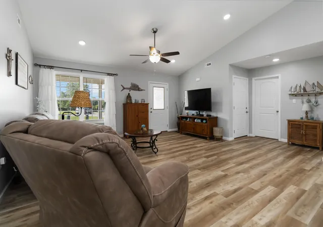 Photo 4 of Single family home for sale at 350 Misty Dr, Somerset, KY 42503 | MLS# 26008655 | Listing updated on 2026-08-17