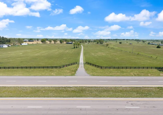 2nd image of 4010 Harrodsburg Rd, Danville, KY 40422 | MLS# 26008852