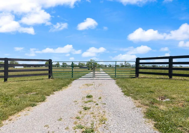 Photo 3 of Sale Pending at 4010 Harrodsburg Rd, Danville, KY 40422 | MLS# 26008852 | Listing updated on 2026-09-16