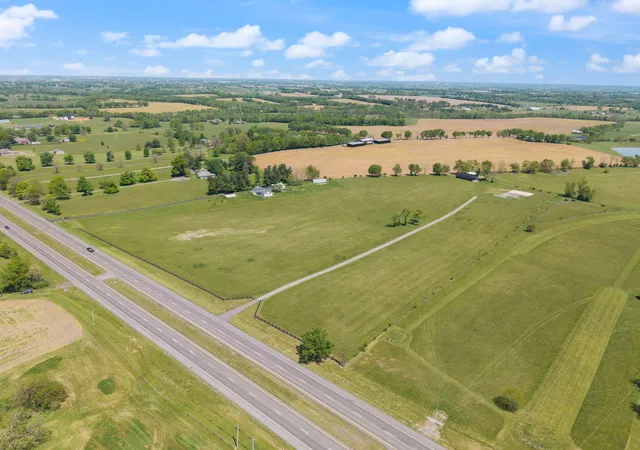 Photo 4 of Sale Pending at 4010 Harrodsburg Rd, Danville, KY 40422 | MLS# 26008852 | Listing updated on 2026-09-16