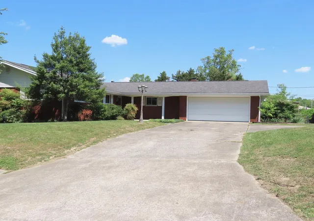 Homes for sale in Corbin, KY | 912 Barbourville St, Corbin, KY 40701 | MLS# 26008897