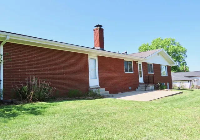 Photo 3 of Single family home for sale at 912 Barbourville St, Corbin, KY 40701 | MLS# 26008897 | Listing updated on 2026-08-26