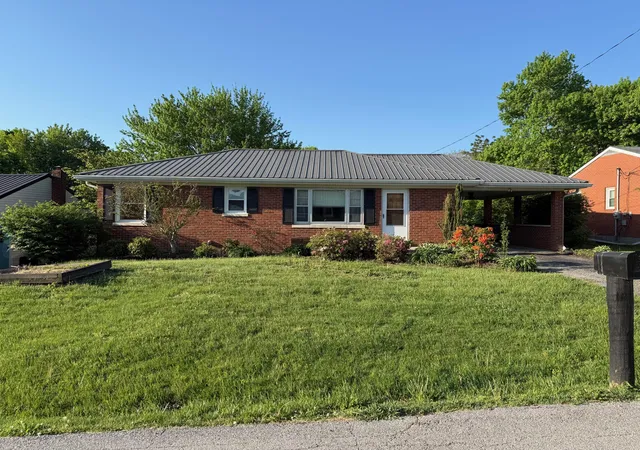Homes for sale in Lancaster, KY | 208 Gale Dr, Lancaster, KY 40444 | MLS# 26008892