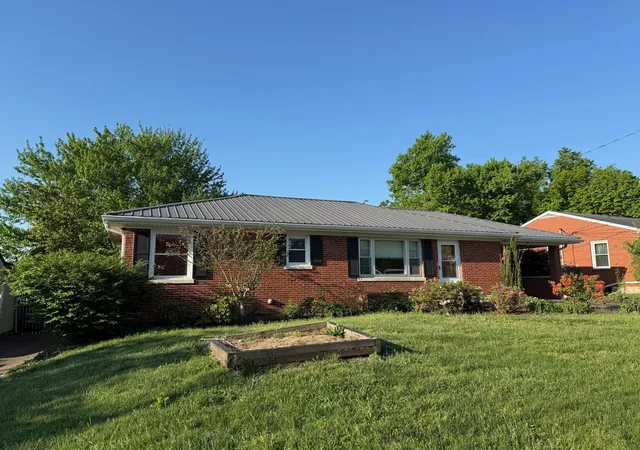 Homes for sale in Lancaster, KY | 208 Gale Dr, Lancaster, KY 40444 | MLS# 26008892