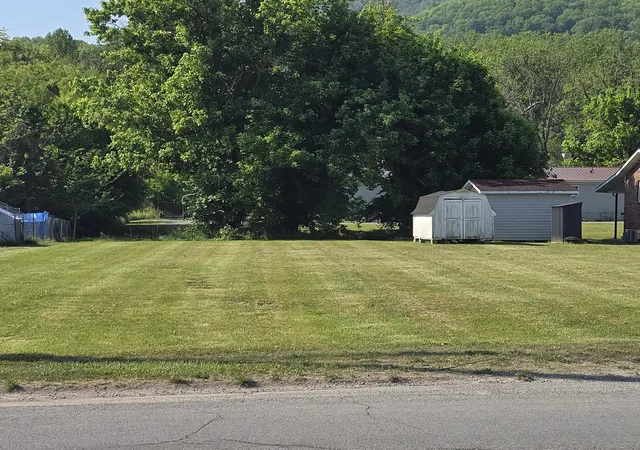 Homes for sale in Middlesboro, KY | 2107 Winchester Ave, Middlesboro, KY 40965 | MLS# 26009102