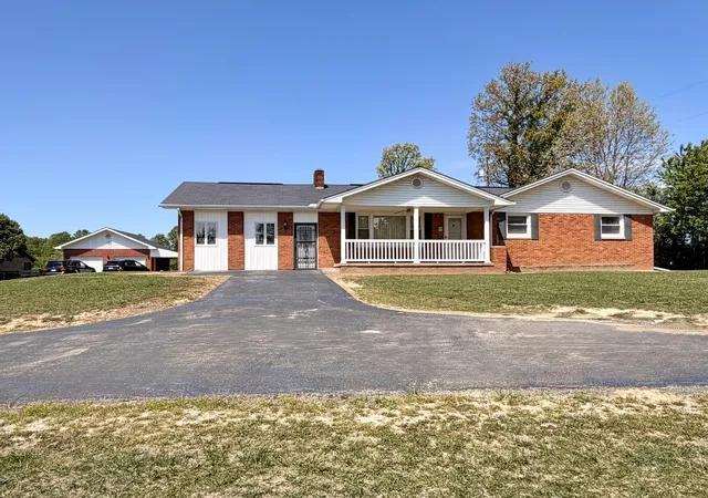 Homes for sale in London, KY | 324 Hicks Ln, London, KY 40744 | MLS# 26008934