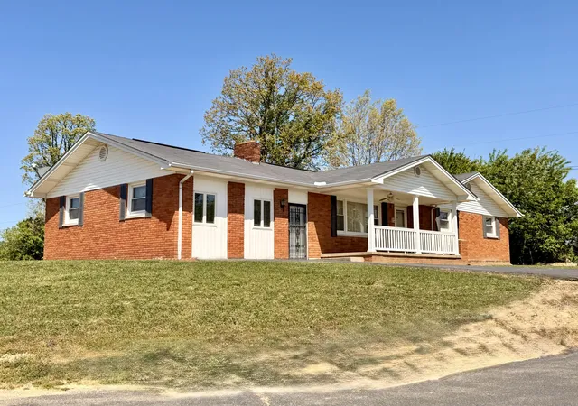 Homes for sale in London, KY | 324 Hicks Ln, London, KY 40744 | MLS# 26008934