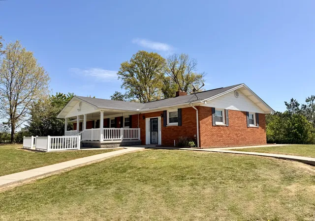 Homes for sale in London, KY | 324 Hicks Ln, London, KY 40744 | MLS# 26008934
