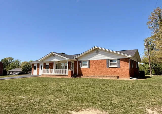 Homes for sale in London, KY | 324 Hicks Ln, London, KY 40744 | MLS# 26008934