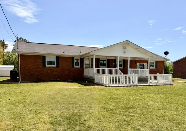 Homes for sale in London, KY | 324 Hicks Ln, London, KY 40744 | MLS# 26008934