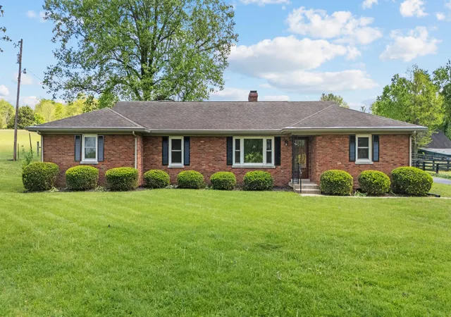 Homes for sale in Midway, KY | 6888 Midway Rd, Midway, KY 40347 | MLS# 26009029