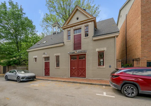 Photo 2 of Single family home for sale at 340 New St, Lexington, KY 40507 | MLS# 26009151 | Listing updated on 2026-04-27
