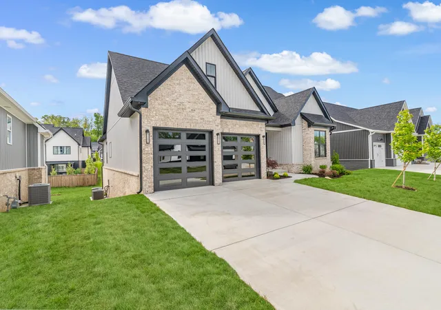 Homes for sale in Versailles, KY | 726 Azalea Ln, Versailles, KY 40383 | MLS# 26009033