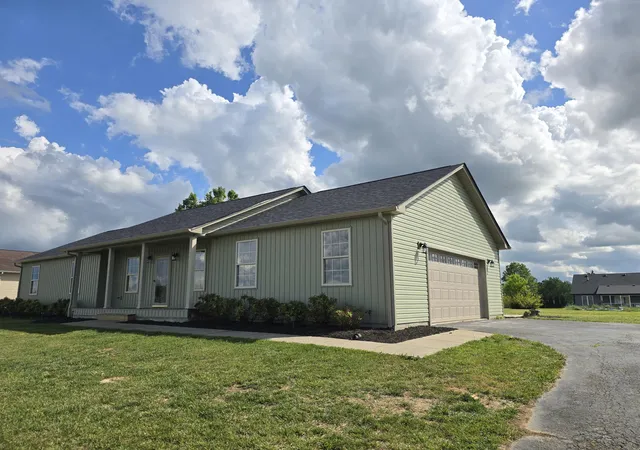 Homes for sale in London, KY | 97 Boone Trl, London, KY 40744 | MLS# 26009133
