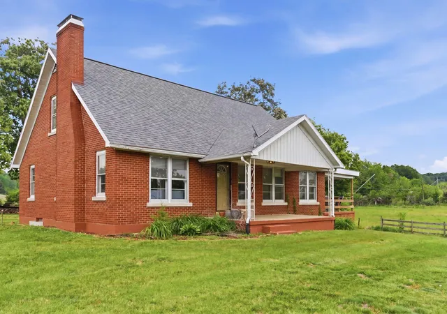 Homes for sale in Jamestown, KY | 5029 S Hwy 379, Jamestown, KY 42629 | MLS# 26010004